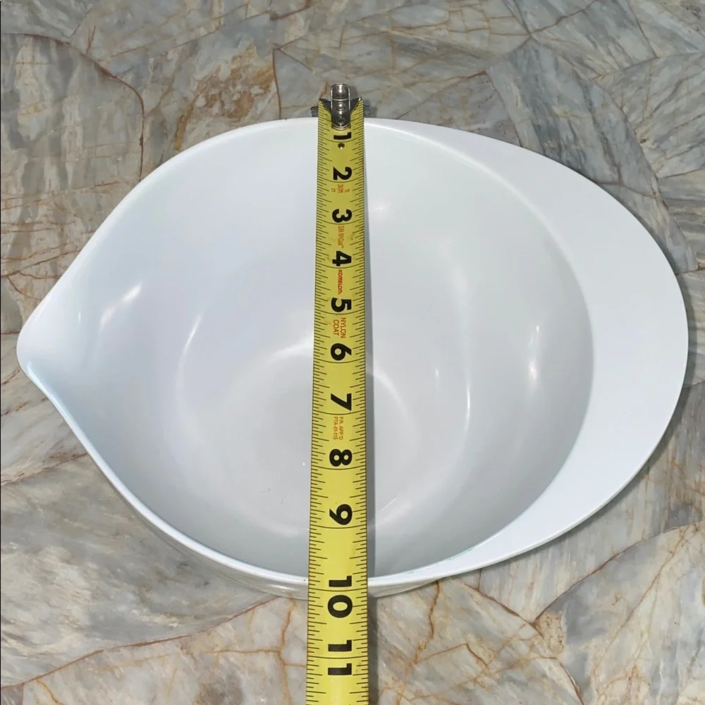 Williams Sonoma White Melamine Nesting Mixing Bowls with Spout Set of 3